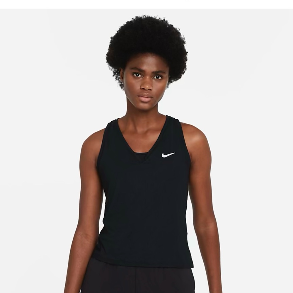 Nike Court Victory